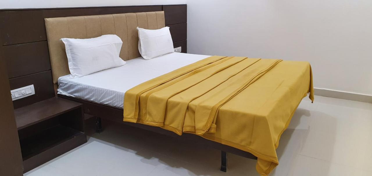 Hotel N K Bhuj Eksteriør bilde