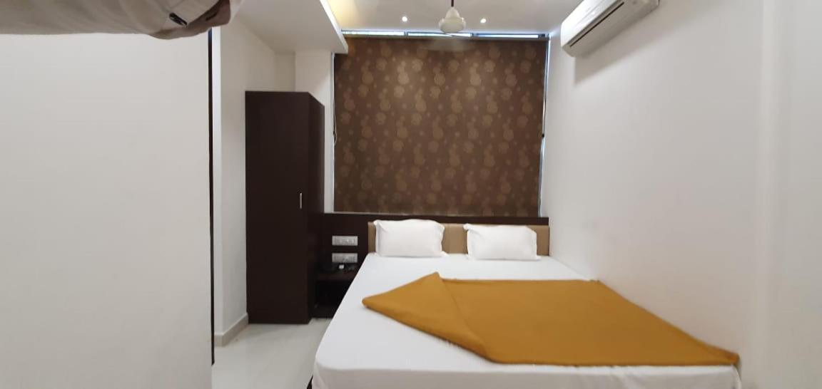 Hotel N K Bhuj Eksteriør bilde