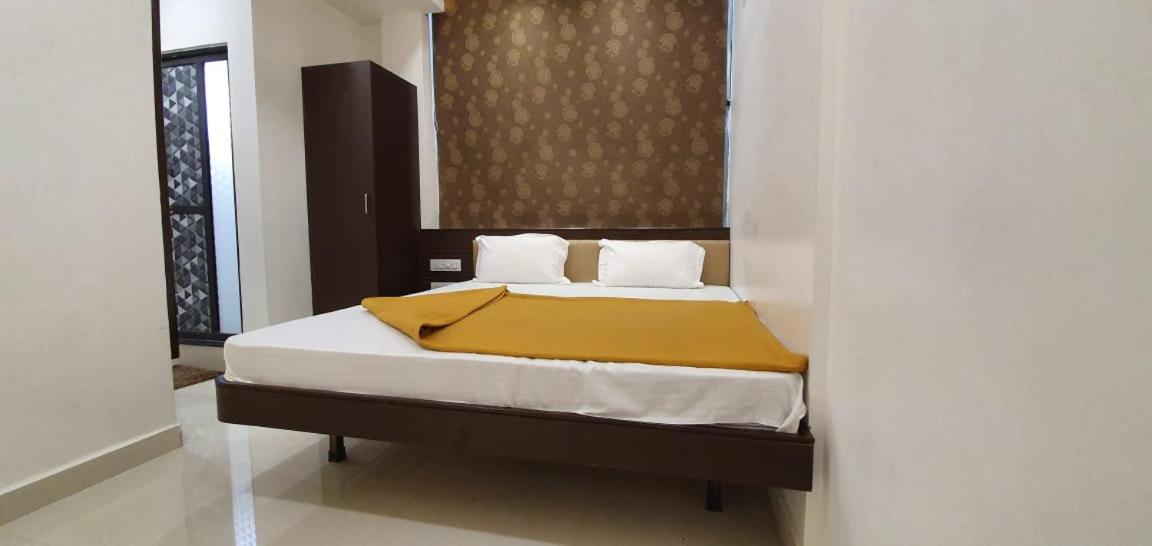 Hotel N K Bhuj Eksteriør bilde
