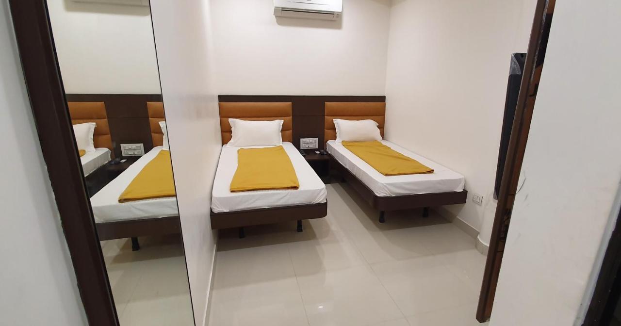 Hotel N K Bhuj Eksteriør bilde