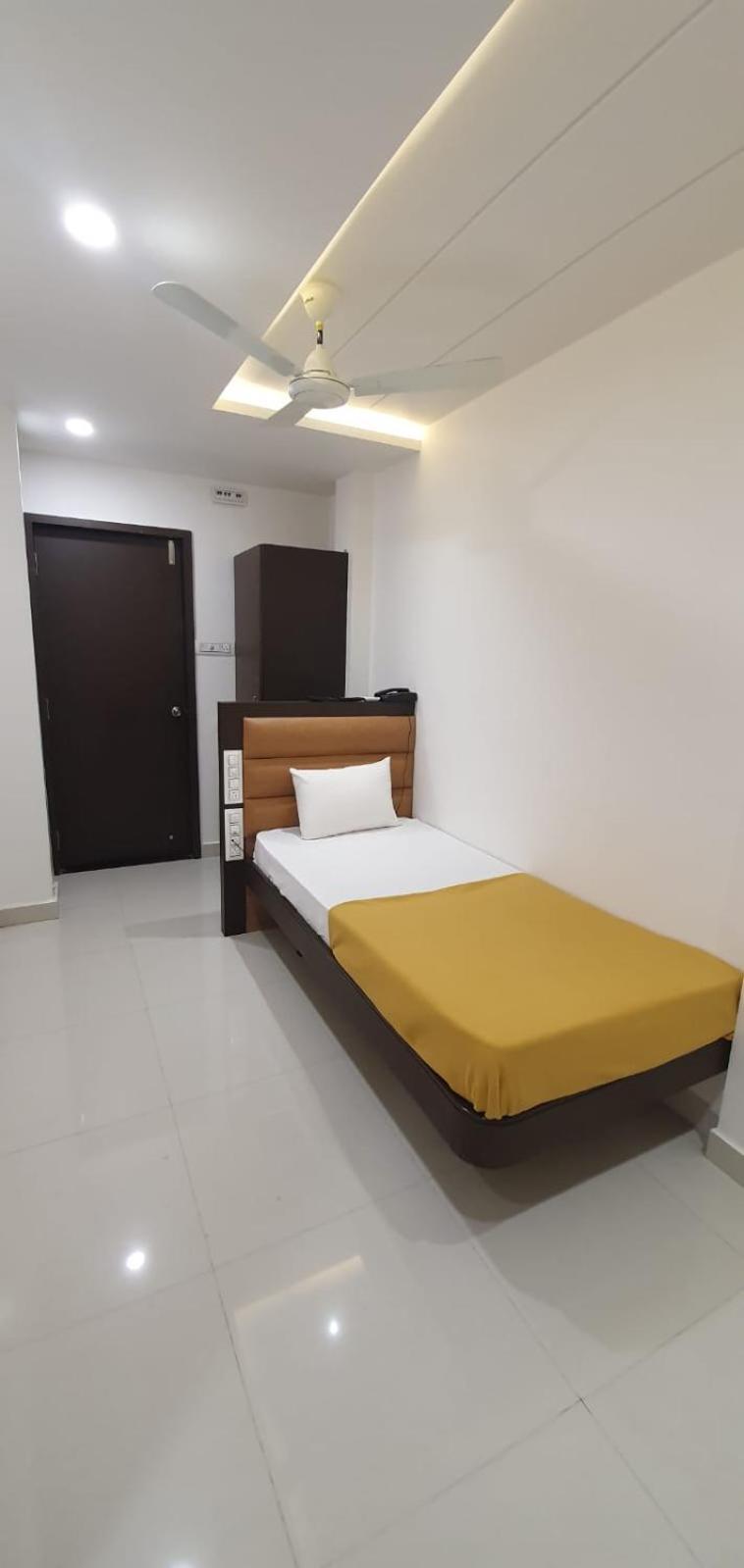 Hotel N K Bhuj Eksteriør bilde