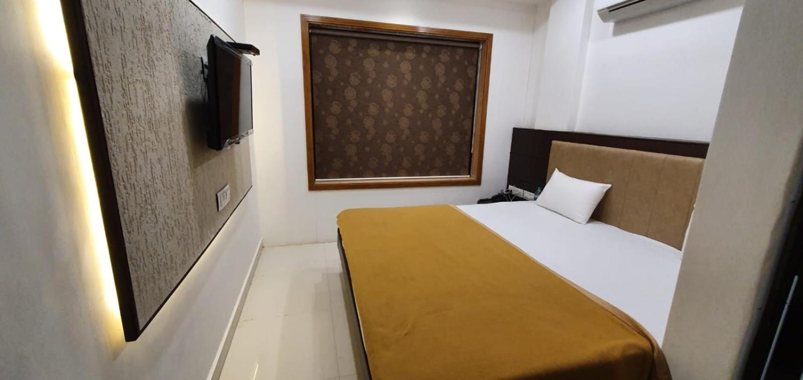 Hotel N K Bhuj Eksteriør bilde