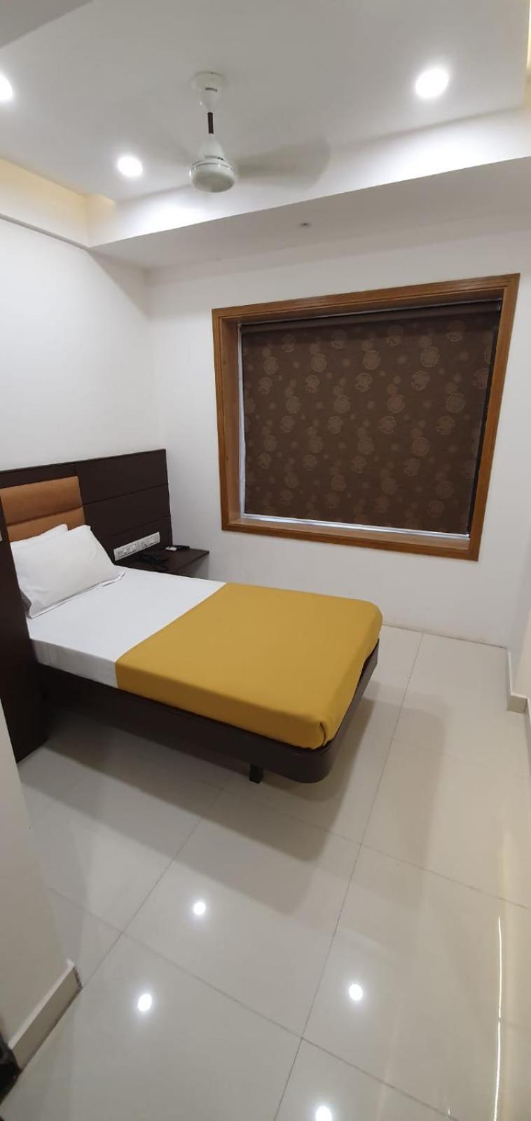 Hotel N K Bhuj Eksteriør bilde